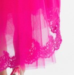 sukienki dla druhny na wesele detal Fabienne fuksja