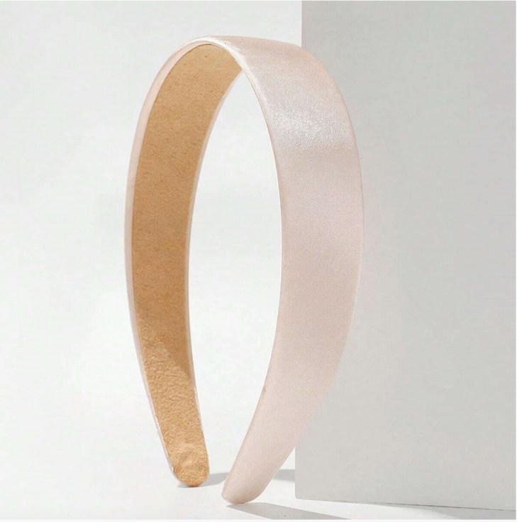 perlų elegancijos lankelis, elegantiškas mergaičių lankelis, aukštos kokybės vaikiškas aksesuaras, pastelinis rožinis lankelis, klasikinio dizaino lankelis, šventinis mergaičių galvos papuošalas, vaikiškų aksesuarų kokybė