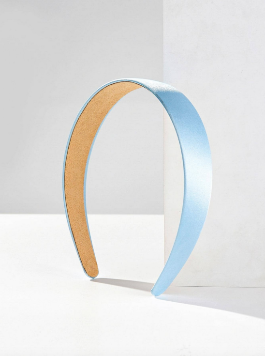 mėlynas lankelis mergaitėms, elegantiškas plaukų aksesuaras, satino tekstūros lankelis, patogus ir trvarus lankelis, universalaus dydžio mergaitiškas lankelis, šventinės mergaitės aprangos aksesuaras, mėlynos spalvos plaukų papuošalas