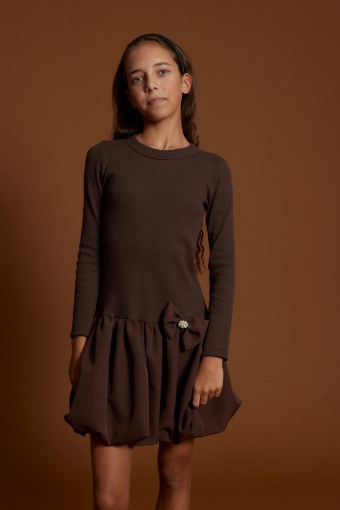 Ruda mergaitės suknelė Aria su pūstu sijonu ir ilgomis rankovėmis