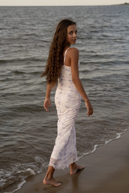 Mergaitės violetinė maxi suknelė Fiorella su gėlių raštu