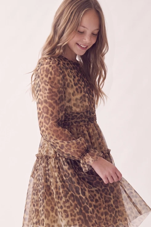 Leopardo rašto suknelė mergaitei Holly – tiulio rankovė su volanu ties rankogaliu, vaizdas iš šono